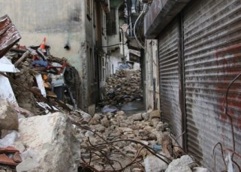 Dar sokaklar açılmadığı için cenazelere ulaşılamıyor