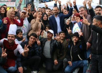 Şirinevler’de kurulan stanta yurttaşlardan yoğun ilgi