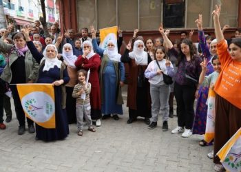 Deniz Poyraz adına kadın seçim bürosu açıldı