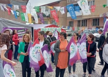 Depremin vurduğu Meletî’de ‘seçim çadırı’ açıldı