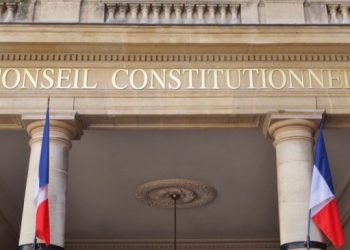 Fransa’da emeklilik yaşını yükselten madde onaylandı