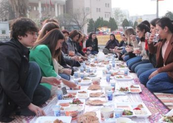 Riha Kadın Platformu’ndan Şenyaşar ailesinin iftarına ziyaret