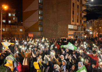 Sêrt’te seçim bürosu açılışı: Zindanların kapısı açılacak