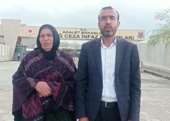 Şenyaşar ailesinin Adalet Nöbeti Elazığ Cezaevi önünde