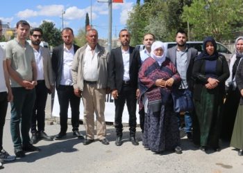 Şenyaşar ailesi bayramı adliye önünde karşıladı