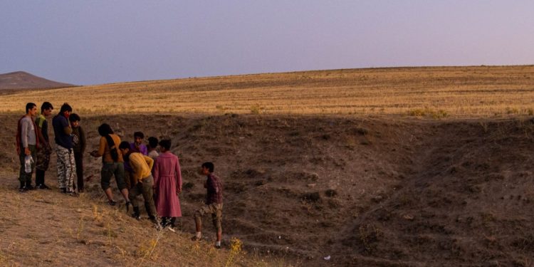 Van’da Evin Tandır Bölümünde 33 Afgan Göçmen