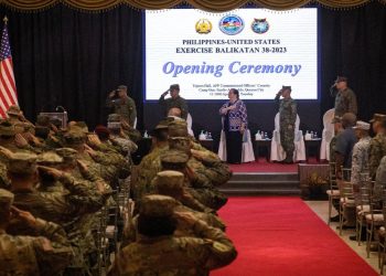 ABD ile Filipinler tartışmalı sularda en büyük savaş tatbikatına başladı