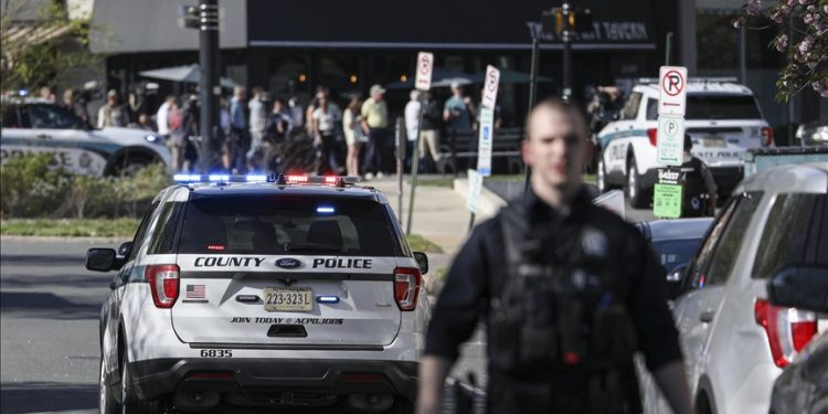 ABD'de bankaya saldırıp beş kişiyi öldüren saldırganın silahını yasal yollardan satın aldığı açıklandı