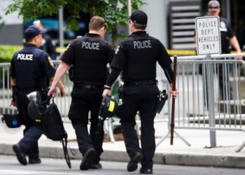 ABD'de bir polis, silahla yaraladığı kadına 1 milyon 100 bin dolar tazminat ödeyecek