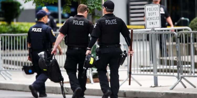 ABD'de bir polis, silahla yaraladığı kadına 1 milyon 100 bin dolar tazminat ödeyecek