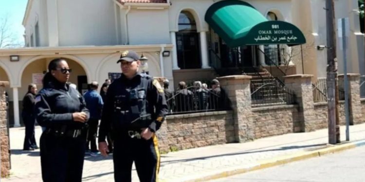 ABD'de cami imamı sabah namazını kıldırırken bıçaklandı