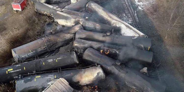 ABD'de kimyasal tren kazasını araştıran bilim insanları da hastalandı