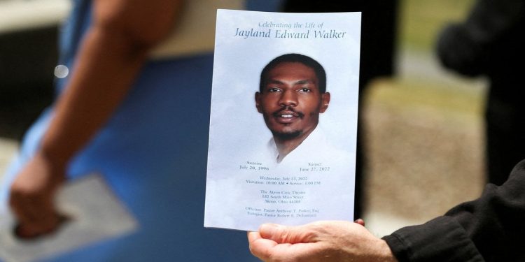 ABD'de siyah genci 46 kurşunla öldüren polisler suçsuz bulundu