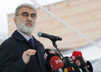 AKP'li Taner Yıldız hastaneye kaldırıldı