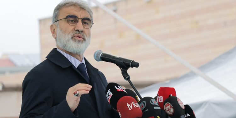 AKP'li Taner Yıldız hastaneye kaldırıldı