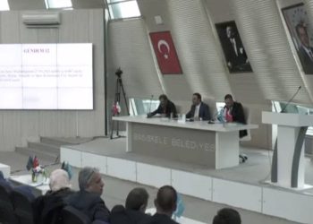 AKP'li başkandan CHP’li kadın meclis üyesine: Hanımefendiye yakışacak şekilde orada öyle durun