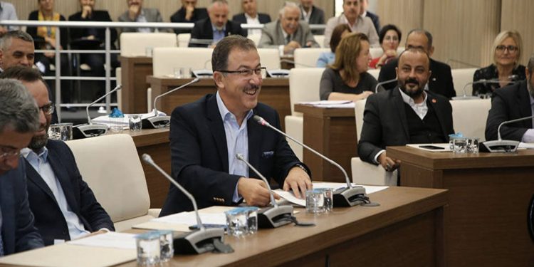 AKP’li belediye 1.7 milyon TL’yi elden dağıtmış