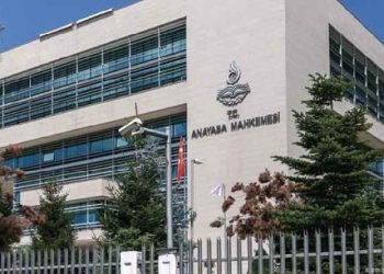 AYM, ‘hukuksuzluğu’ itiraf etti; hukuka dönülürse bütün suçlamalar düşer!