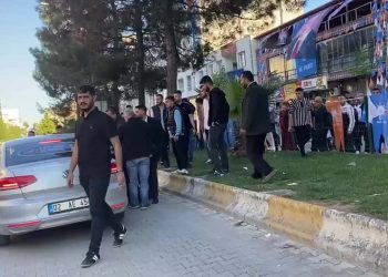Adıyaman’da CHP konvoyundaki bir araca tekmeli-küfürlü saldırı