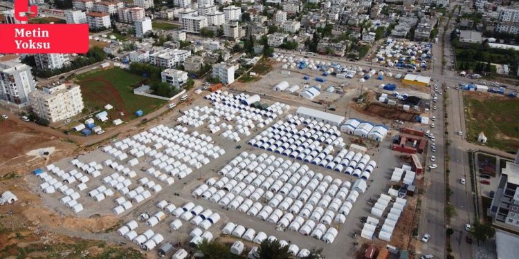 Adıyaman'da okullar sorunlarla açıldı: Ulaşım, internet, barınma