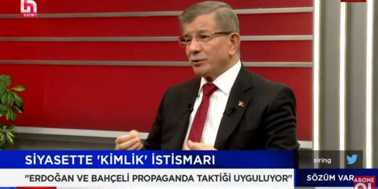 Ahmet Davutoğlu: Bazı kimlikler kendilerini ikincil konumda gördükleri oldu