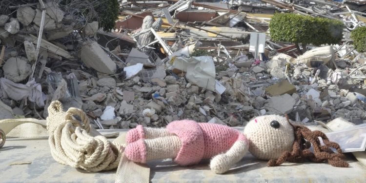 Aile Bakanlığı: 34 depremzede çocuğun kimliği bilinmiyor