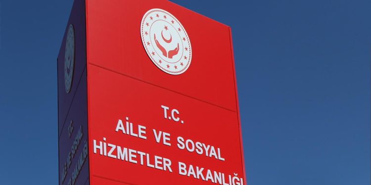 Aile Bakanlığı: Depremler sonrası kuruluşlarımızda olup kimliği tespit edilmeyen 21 çocuk bulunmaktadır