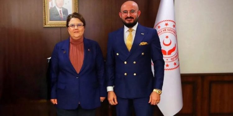 Aile Bakanlığı'ndan 'SS' kitabındaki fotoğrafla ilgili 'savunma': Üçüncü şahıslarla birlikte geldi