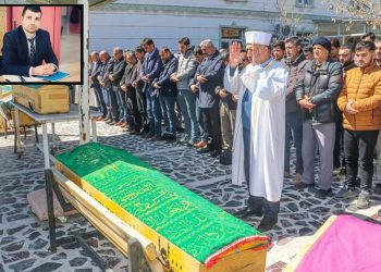 Ailesini katledip intihar etmişti: Öğretmen, öldürdüğü 5 kişiyle yan yana defnedildi