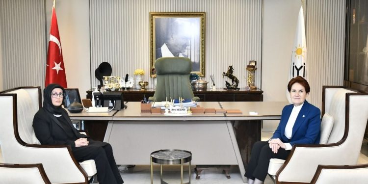 Akşener, Sinan Ateş'in eşi Ayşe Ateş'le görüştü