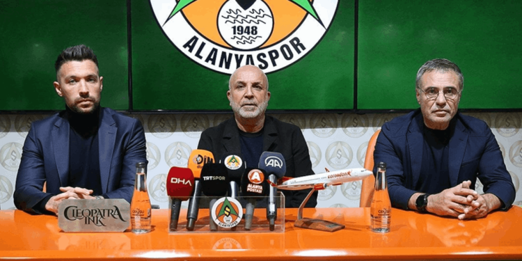 Alanyaspor Ersun Yanal'la yollarını ayırdı