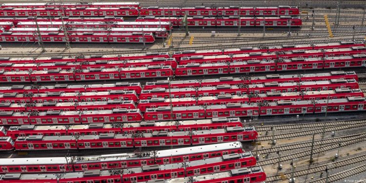 Almanya’da Cuma sabahı tüm trenler duracak