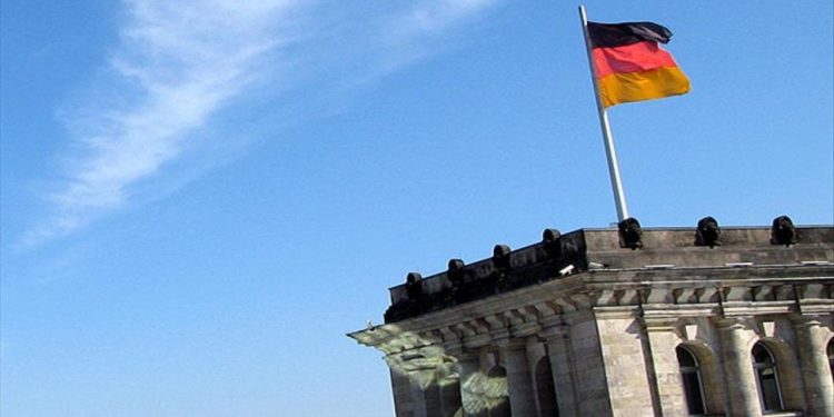 Almanya'da işsizlik beklentiyi aştı