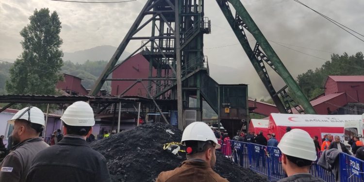 Amasra Maden Faciası'nın sanıkları, adliye koridorunda hakim karşısına çıktı