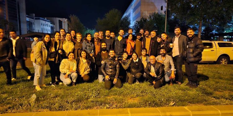 Amed Şehir Tiyatrosu duyurdu: Gözaltındaki oyuncu arkadaşlarımızı aldık, oyunumuza bekleriz