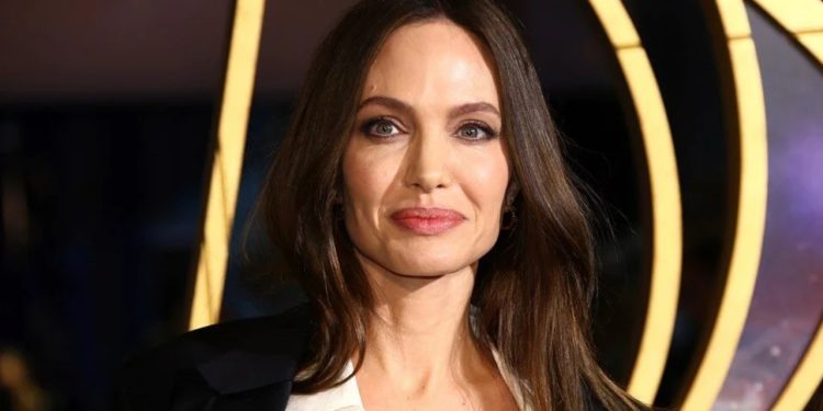 'Angelina Jolie başka sektöre geçiyor' iddiası