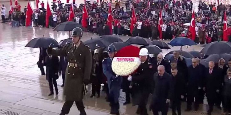 Anıtkabir'de 23 Nisan töreni yapıldı