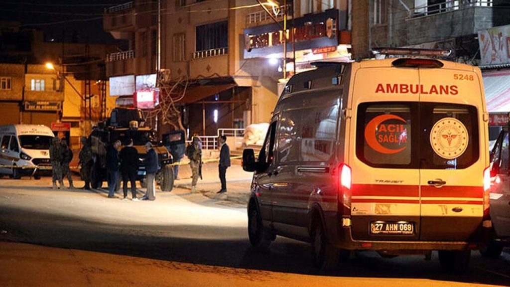 Antep'te 'çöp atma' kavgası: Biri polis iki ölü, iki yaralı