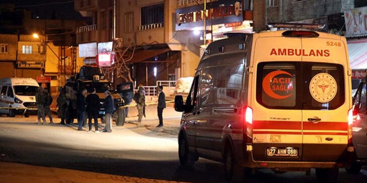 Antep'te 'çöp atma' kavgası: Biri polis iki ölü, iki yaralı