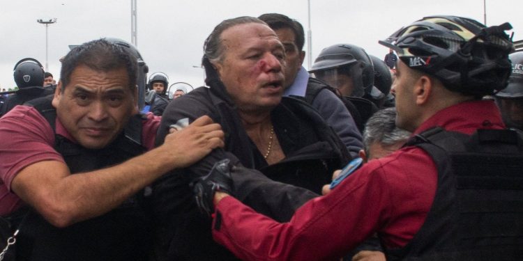 Arjantin'de otobüs şoförlerinden Güvenlik Bakanı'na meydan dayağı