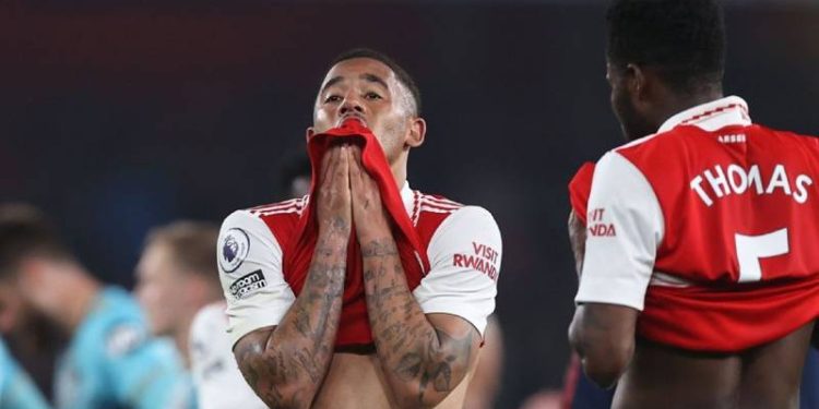 Arsenal'a soğuk duş; şampiyonluk yarışında yara aldı