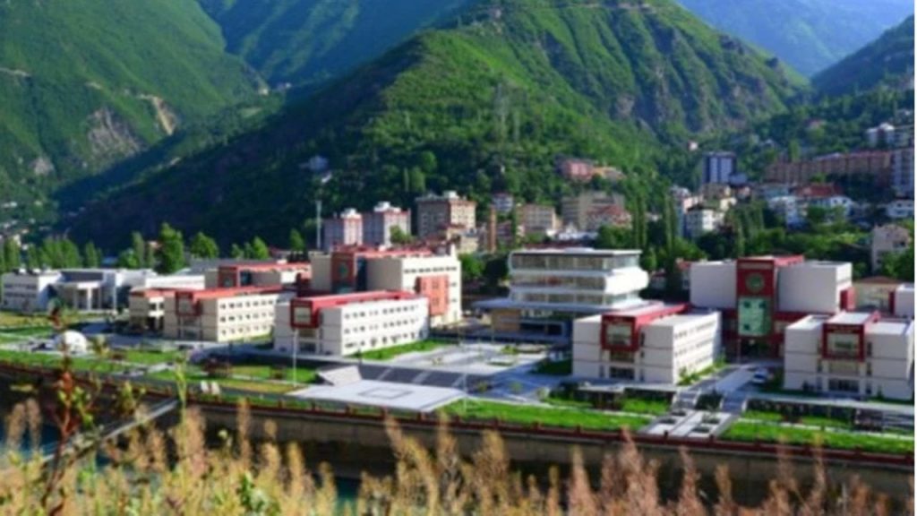 Artvin Çoruh Üniversitesi'nde oruç zorlaması: Öğle yemeği kaldırıldı, sadece iftar menüsü getirildi