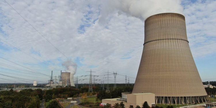 'Atom enerjisi' çağı sona eriyor: Almanya son üç nükleer reaktörünün fişini yarın çekecek