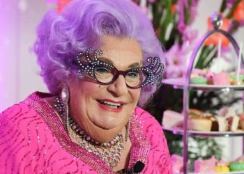 Avustralya'nın 'Huysuz Virjin'i Barry Humphries hayatını kaybetti