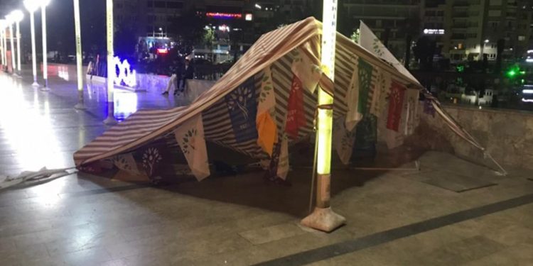 Aydın'da Yeşil Sol Parti standına saldırı