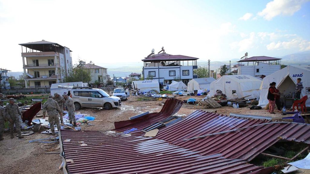 Bakan Koca açıkladı, Pazarcık'taki hortumda: 1 ölü, 50 yaralı