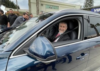 Bakan Nebati, yolda gördüğü Porsche sürücüsüne TOGG'la yarış teklif etmiş