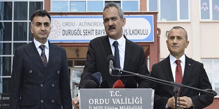 Bakan Özer’in ziyareti öncesi sınıf mevcutları düşürüldü iddiası