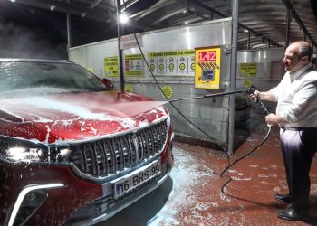 Bakanların kullandığı Togg, Türkiye'de üretilmeyen çift motorlu versiyon