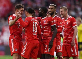 Bayern Münih Dortmund'u 4 golle geçti, liderliği geri aldı!